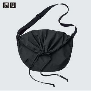 Uniqlo Drawstring Shoulder Bag in Black
